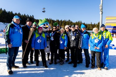 Volunteers with the mascot "Flocke"