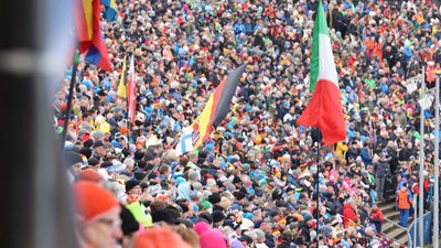 Fans in der ARENA am Rennsteig