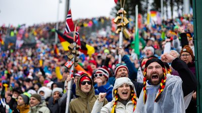 [Translate to English:] Bald können sich alle Fans Tickets sichern für den BMW IBU Weltcup Biathlon Oberhof 2024 (Foto: Christian Heilwagen)